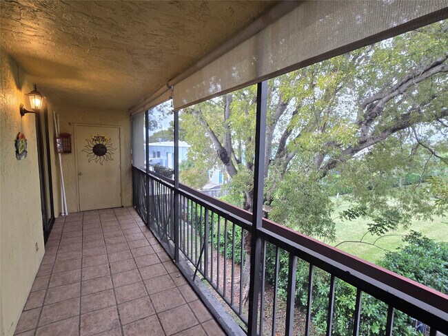 Building Photo - 733 SE 1st Way