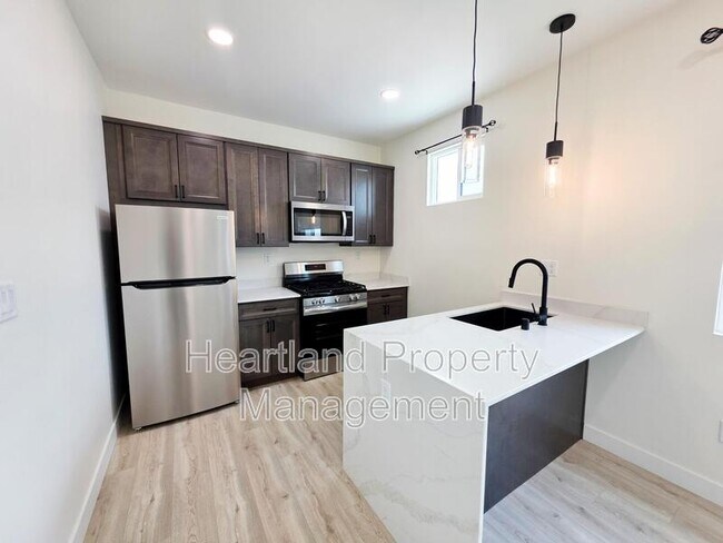 Building Photo - 3350 Lockwood Dr