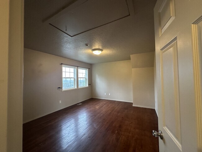 Building Photo - 24574 SW Ladd Hill Rd