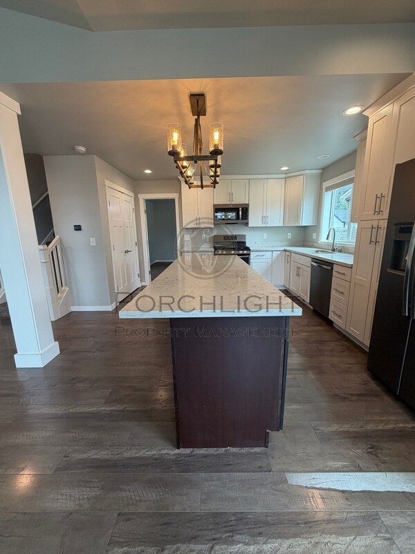 Building Photo - 2102 Snowbush St