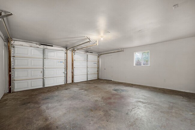 Building Photo - 509 NE Cimarron Cir