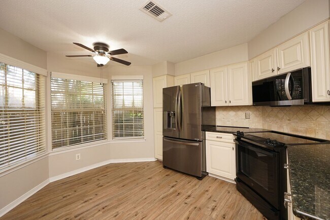 Building Photo - Great Fort Walton Beach Location