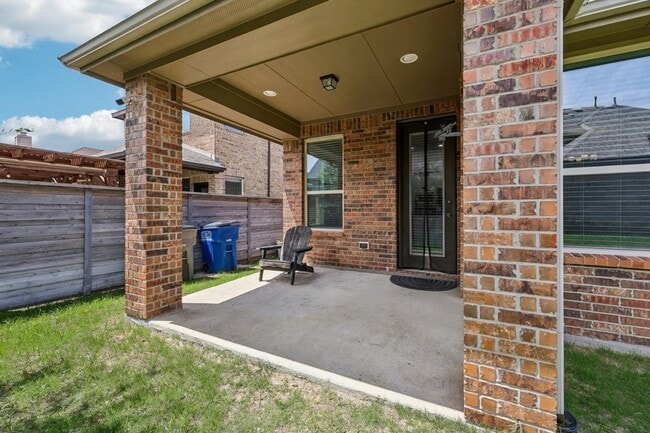 Building Photo - 808 Parkland Dr