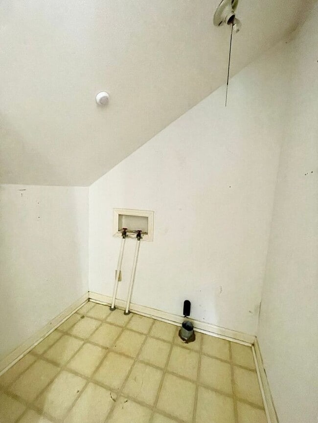 Building Photo - Lexington- Offering Self Guided Tour with RENTLY!