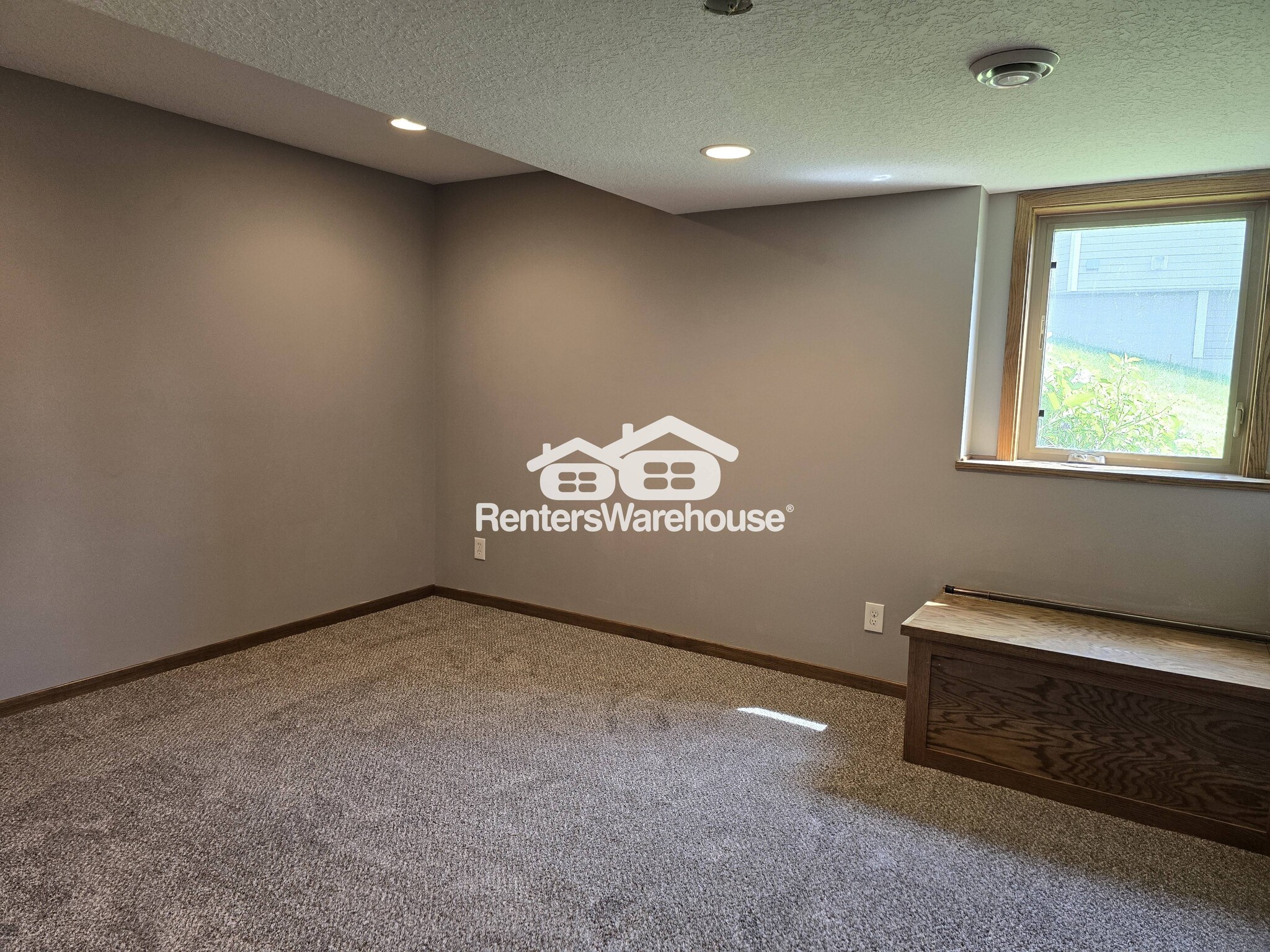Building Photo - 930 Aspen Cir