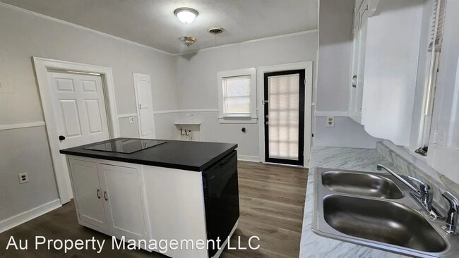 Building Photo - 2108 S Van Buren St