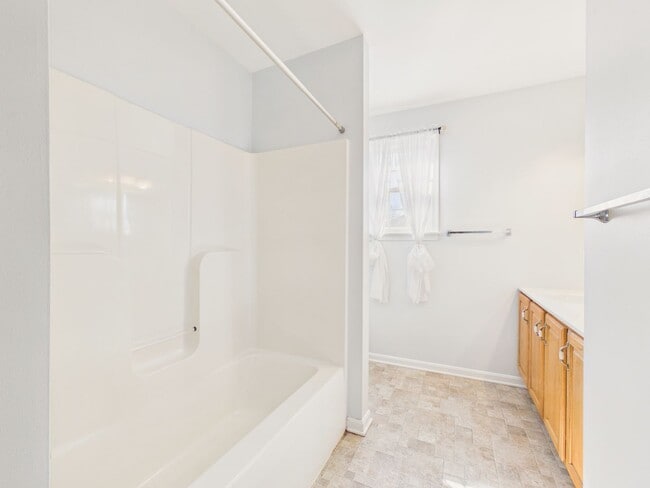 Building Photo - Gorgeous 3 Bedroom Single Family