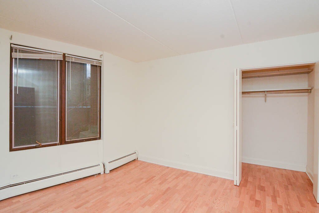 Building Photo - 622 W Wellington Ave