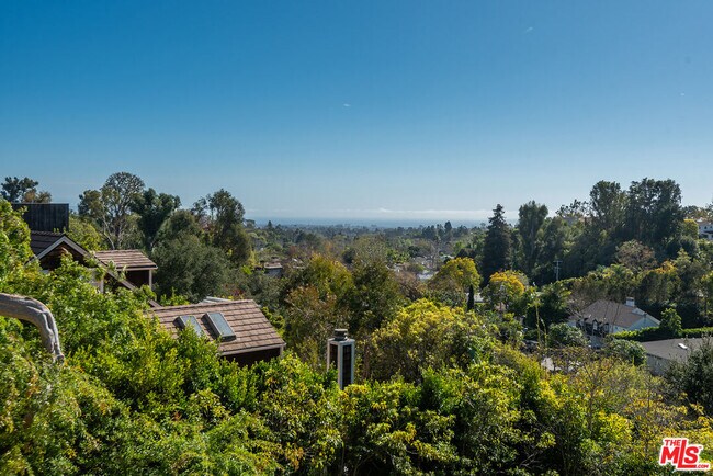 Building Photo - 615 N Saltair Ave