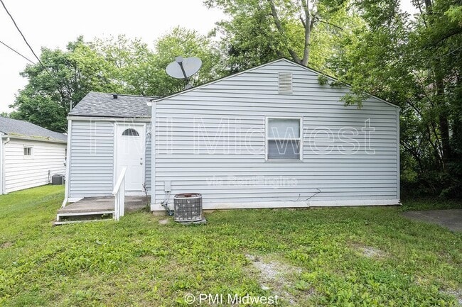 Building Photo - 1519 E Mills Ave