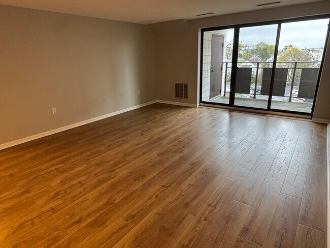 Building Photo - 22 9th St