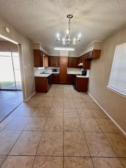 Building Photo - 1650 Shirley Cir