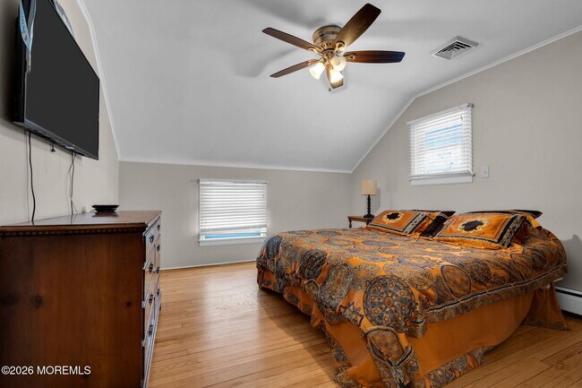 Building Photo - 506 6th Ave