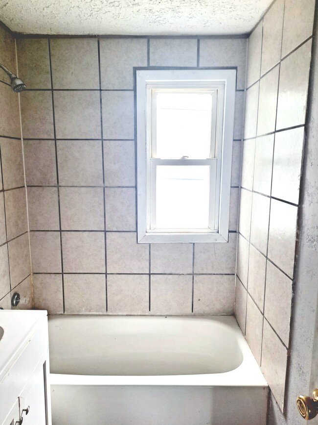 Building Photo - 9042 Maple Grove Rd