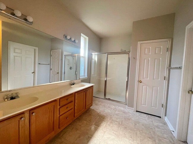 Building Photo - 6046 Ronchamps Dr