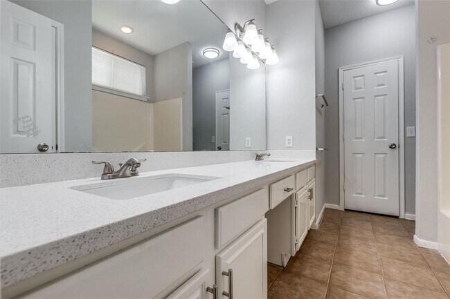 Building Photo - 3012 High Plains Dr