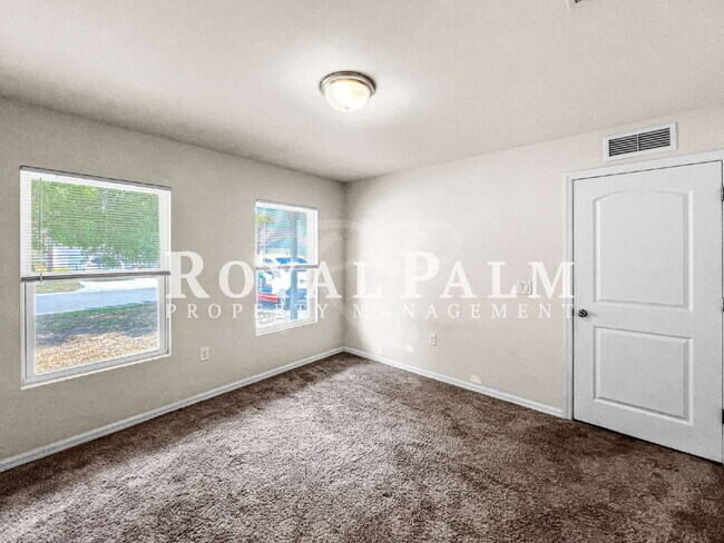 Building Photo - 4BR/2BA Duplex Living in Vistanna Villas + Washer & Dryer! — Space, Style, and Laundry Convenienc...
