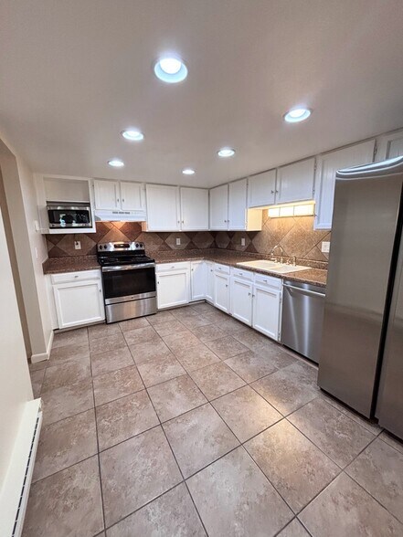 Building Photo - 13933 E Oxford Pl