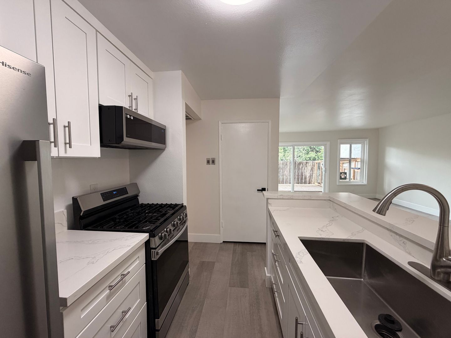 Building Photo - Cat-Friendly Condo with Private Cat Patio Enclosure + Resort-Style Amenities in Tarzana!