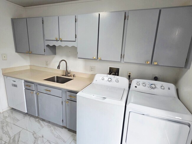 Building Photo - Ridgeway - Aiea: 3 Bed, 1.5 Bath Townhome w/ 2 assigned parking