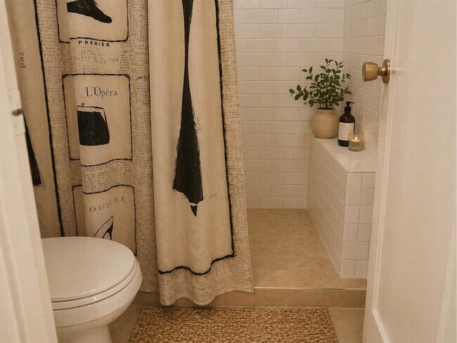 Building Photo - 1510 W N Loop Blvd