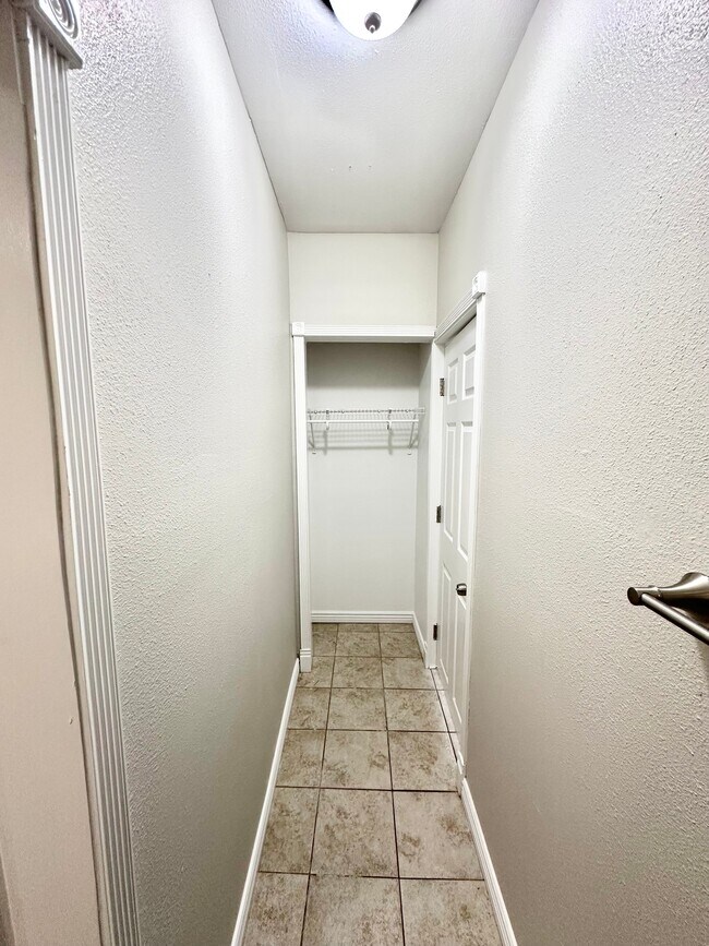 Studio Closet - Barnum Park