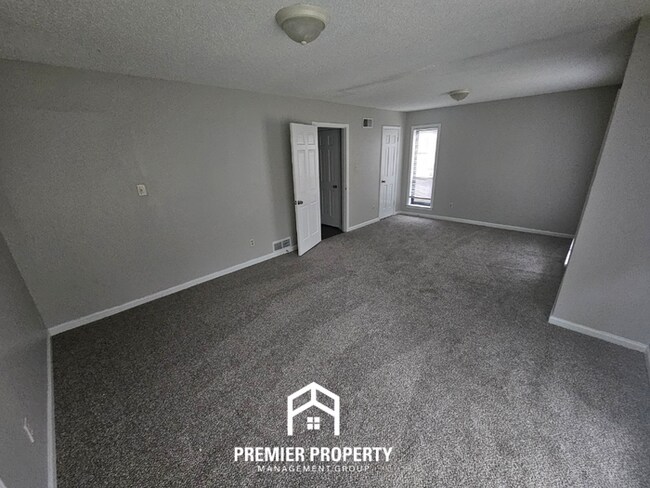 Building Photo - 6869 Amersham Dr