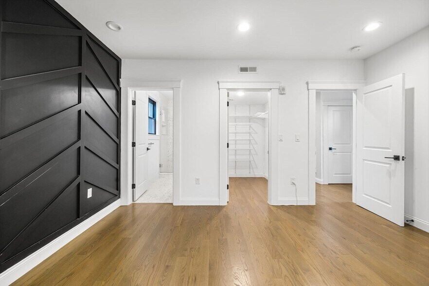 Building Photo - 225 E Eagle St