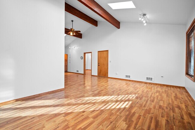 Building Photo - 1020 Walsen Rd