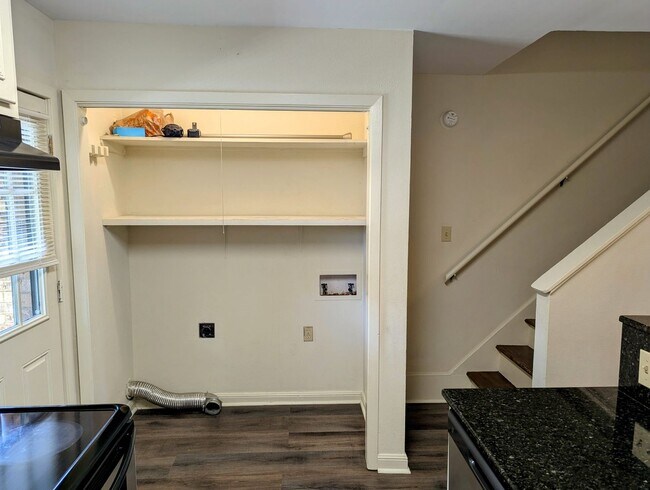 Building Photo - $500 OFF your 1st Month Rent!