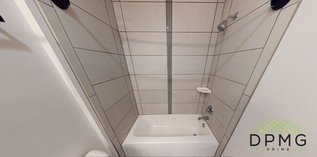 Building Photo - 326 E Hillsdale St