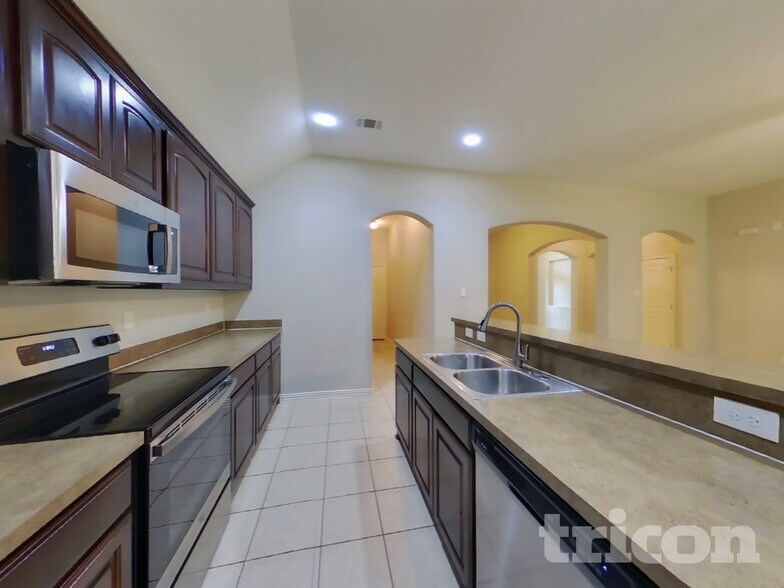 Building Photo - 207 Range Rd