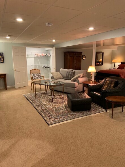 Building Photo - 11 Doris Dr