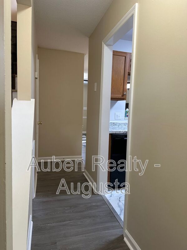 Building Photo - 204 1/2 W Buena Vista Drive