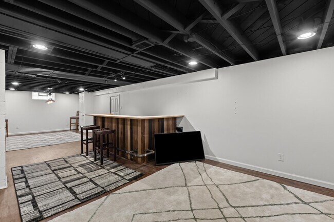 Building Photo - 4521 Thorncroft Ave