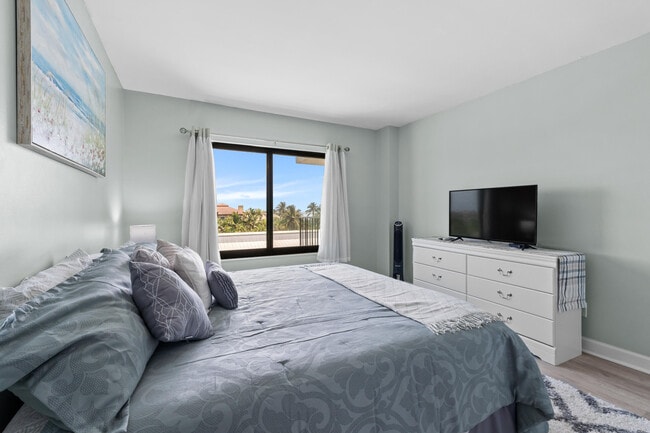 Building Photo - 801 S Ocean Dr