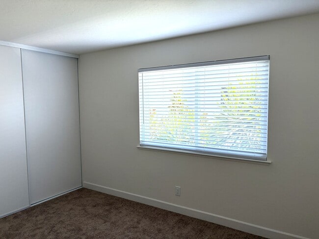 Building Photo - 1732 Noranda Dr