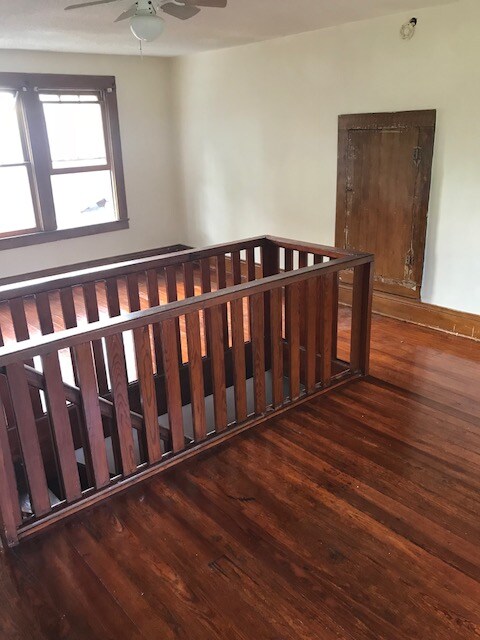 Building Photo - 617 Moulton St E