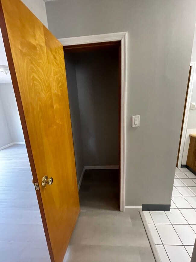 Building Photo - (22) 98-100 Woodruff Avenue