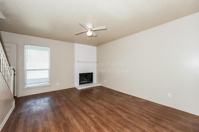 Building Photo - 5931 Shadydell Dr