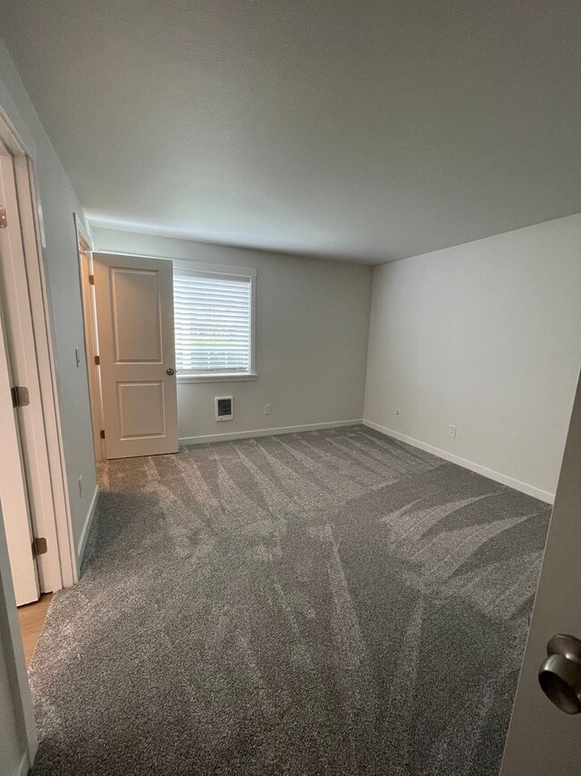 Building Photo - Updated 3-Bedroom Home in Bluegrass Commun...