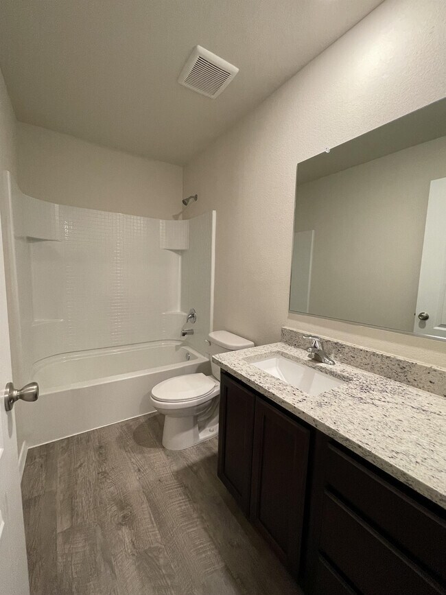 Building Photo - 1515 Borrego Dr SE