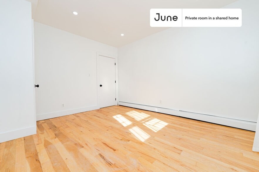 Building Photo - Room in Shared 3 bed/1 bath home