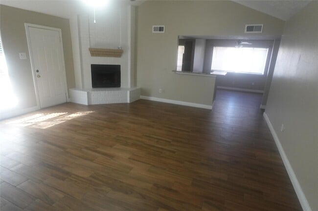 Building Photo - 3351 Deermoss Dr