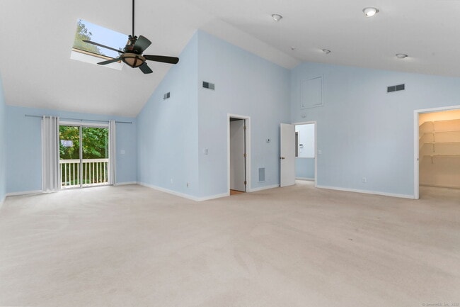 Building Photo - 90 Sasco Hill Terrace