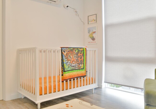 Building Photo - Modern 3 bed/ 2.5 bath townhome in Ballard!
