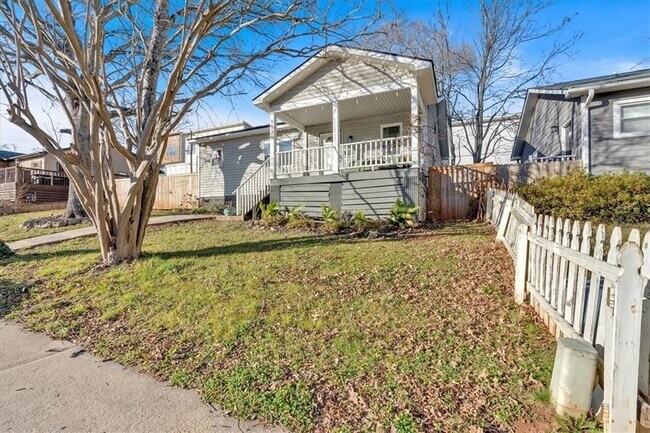 Building Photo - 1520 Foote St NE