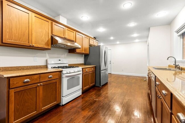 Building Photo - 9702 SW Brookside Dr