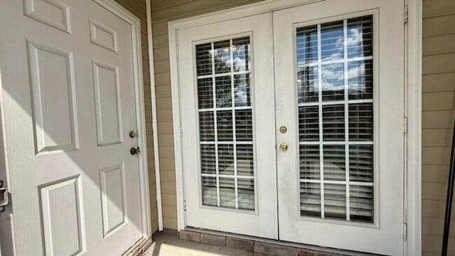 Building Photo - 3 bedroom - 2 bathroom - Stonelake Townhom...