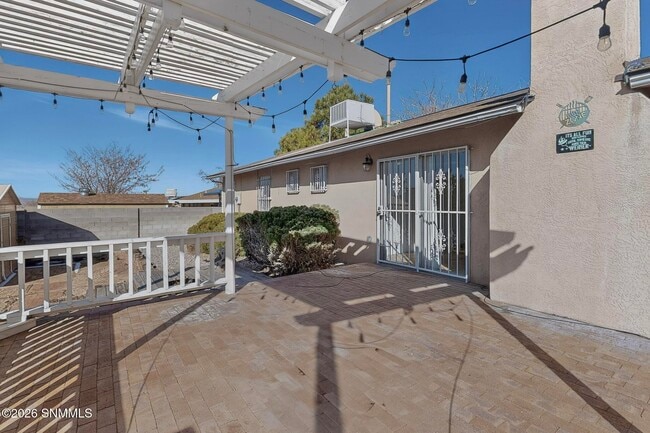 Building Photo - 8120 Ruidoso Rd NE